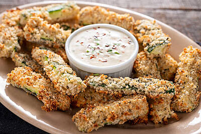 BREADED PICKLE SPEARS/ CORNICHONS EN POINTES PANÉS (6-CUT) 5lb